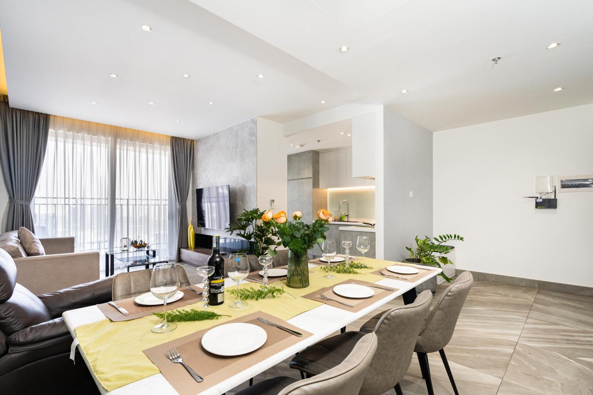 Refined Saigon - Rivergate Aparment - Free Pool, Free Internet Sim For 3 Nights, Free Pick Up For 5 Nights Ho Chi Minh City