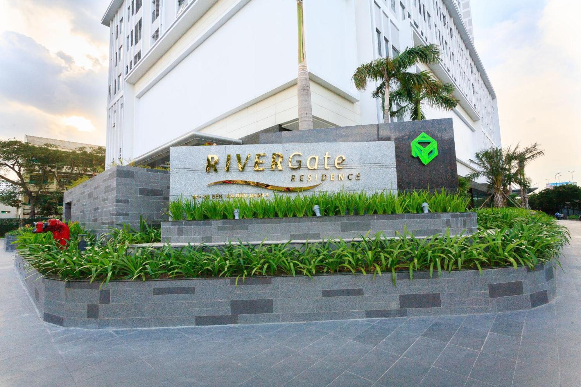 Apartment Refined Saigon - Rivergate Aparment - Free Pool, Free Internet Sim For 3 Nights, Free Pick Up For 5 Nights