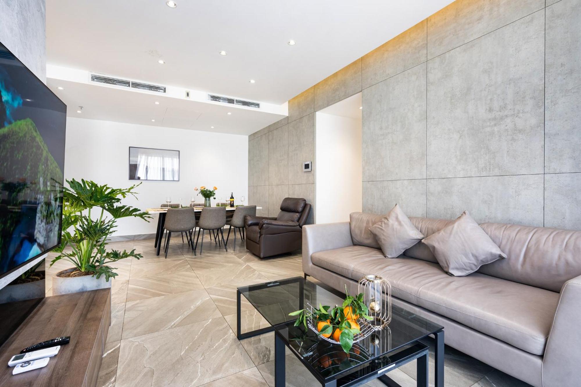 Refined Saigon - Rivergate Aparment - Free Pool, Free Internet Sim For 3 Nights, Free Pick Up For 5 Nights *