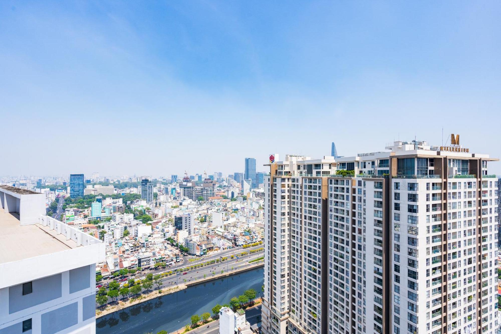 Refined Saigon - Rivergate Aparment - Free Pool, Free Internet Sim For 3 Nights, Free Pick Up For 5 Nights