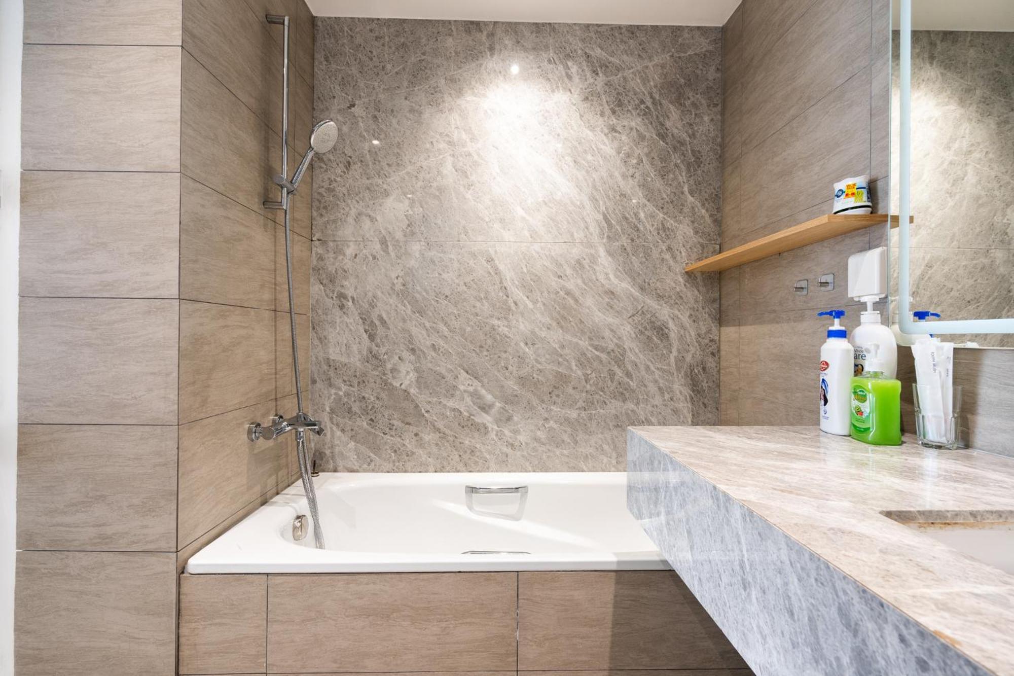 Refined Saigon - Rivergate Aparment - Free Pool, Free Internet Sim For 3 Nights, Free Pick Up For 5 Nights * Cidade de Ho Chi Minh