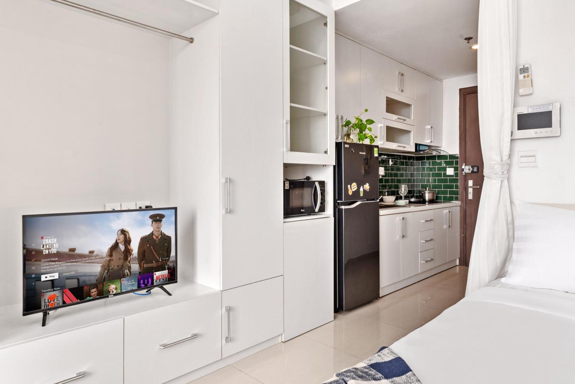 Refined Saigon - Rivergate Aparment - Free Pool, Free Internet Sim For 3 Nights, Free Pick Up For 5 Nights