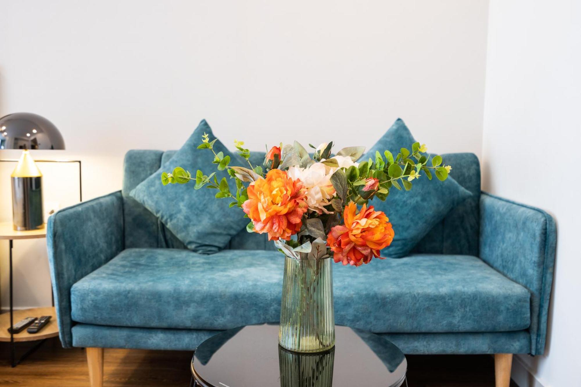 Refined Saigon - Rivergate Aparment - Free Pool, Free Internet Sim For 3 Nights, Free Pick Up For 5 Nights *